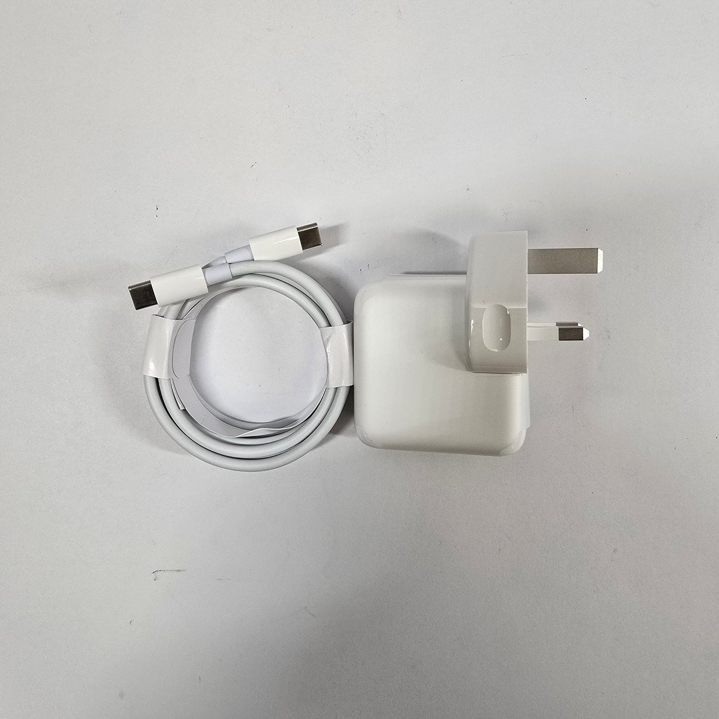 2020 Apple MacBook Pro 13.3" i5 2.0GHz 16GB RAM 512GB SSD Space Gray A2251